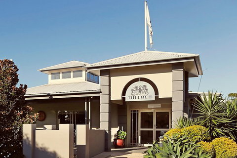 Tulloch Wines- Tasting Of 6 Pokolbin Dry Red Shiraz Vintages With Charcuterie - Lennox Head Accommodation 2