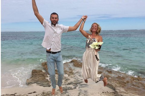 Elope In Paradise - Weddings At Mission Beach - Lennox Head Accommodation 1