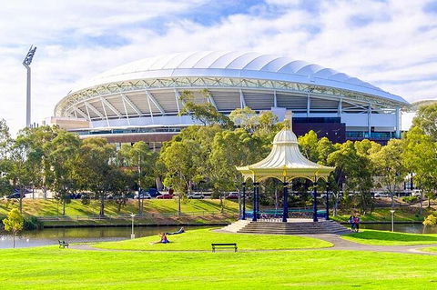 Arrival Private Transfers: Adelaide Airport ADL To Adelaide In Luxury Van - Lennox Head Accommodation 8