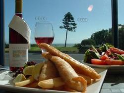 Henley Beach Hotel - Lennox Head Accommodation 2