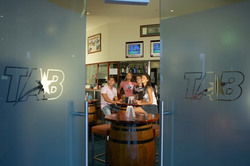 Gilhooleys Irish Pub & Restaurant - Loganholme - Lennox Head Accommodation 3