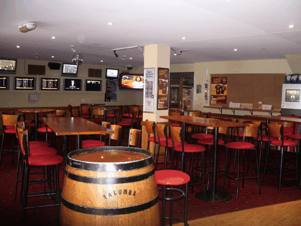 Mermaid Beach Tavern - thumb 3