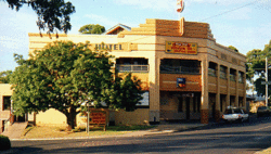 Royal Hotel Drouin - Lennox Head Accommodation