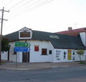 Black Lion Inn Hotel - Lennox Head Accommodation