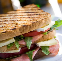 Melton Hotel - Lennox Head Accommodation 1
