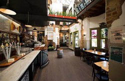 Queens Tavern - Lennox Head Accommodation 1