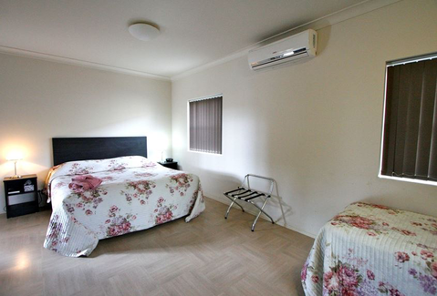 Station Hotel - Lennox Head Accommodation 2