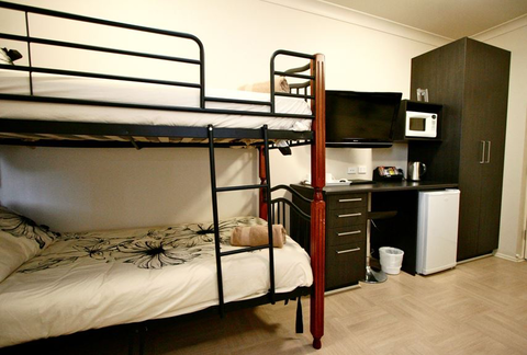 Station Hotel - Lennox Head Accommodation 3