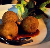 Via Napoli Pizzeria - Lennox Head Accommodation