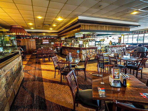 Isa Hotel - Lennox Head Accommodation 0