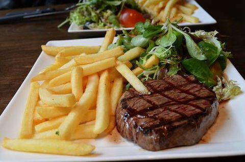 Tugun Tavern - Lennox Head Accommodation 2