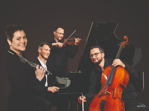Eggner Trio & Diana Doherty - Lennox Head Accommodation 0