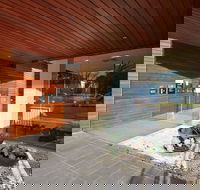 Melbourne Dandenong Central Apartment - Lennox Head Accommodation