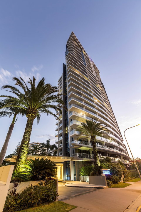 Artique Surfers Paradise - Lennox Head Accommodation 0