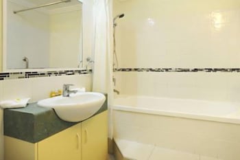 At Whitsunday Vista Holiday Apartments - Lennox Head Accommodation 3