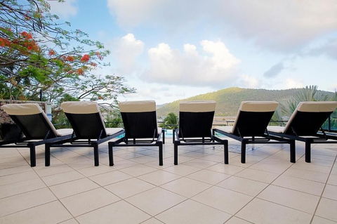 At Waterfront Whitsunday Retreat - Lennox Head Accommodation 3