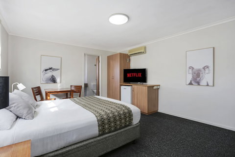 Tudor Motor Inn Warrnambool - Lennox Head Accommodation 4