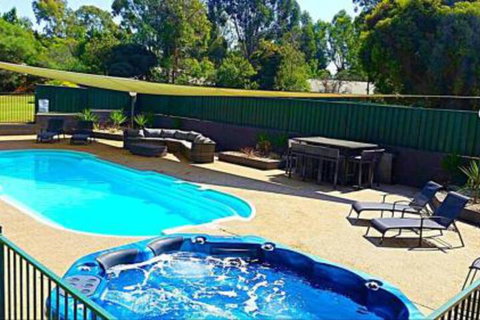 Early Settlers Motel Tocumwal - Lennox Head Accommodation 3