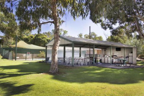 Early Settlers Motel Tocumwal - Lennox Head Accommodation 4