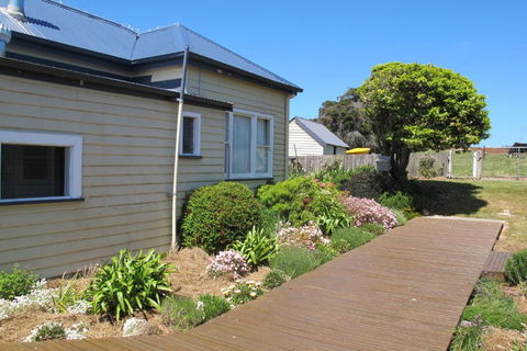 Beths Cottage Roaring 40s - Lennox Head Accommodation 3