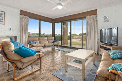 Sun & Surf Aldinga Beach Apartment - Lennox Head Accommodation 5