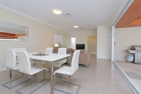 Anastasia Villa - Lennox Head Accommodation 2
