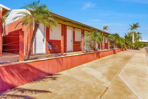 Econo Lodge Karratha - Lennox Head Accommodation 1