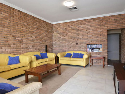 The House On The Lake At Fishing Point Lake Macquarie Honestly Put The Line In & Catch Fish - Lennox Head Accommodation 1