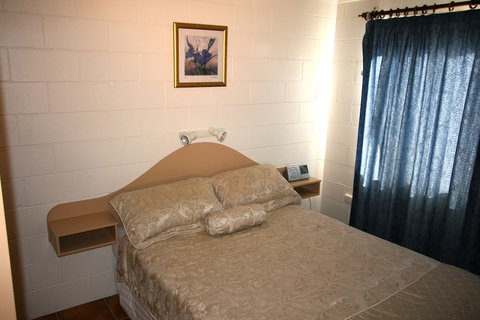 Lake Edge Holiday Units - Lennox Head Accommodation 4
