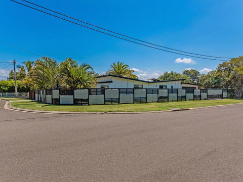 Marcoola House Pet Friendly Sunshine Coast - Lennox Head Accommodation 1
