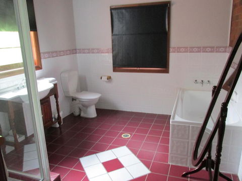 Henrys Cottage - Lennox Head Accommodation 1