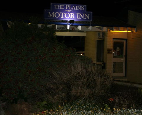 The Plains Motor Inn - Lennox Head Accommodation 1