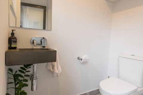 The Bright House - Lennox Head Accommodation 1