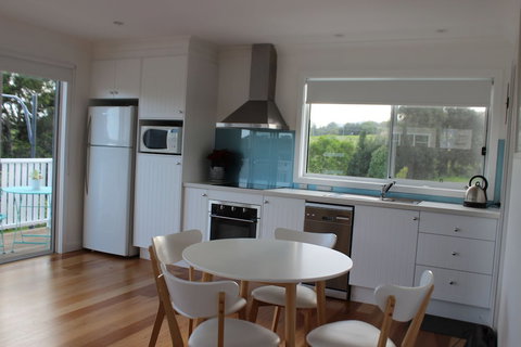 Red Waratah - Lennox Head Accommodation 5