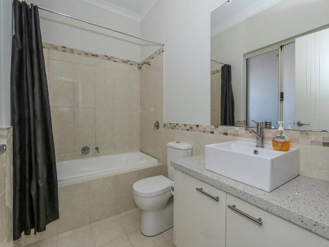 Rose Hotel Clarkson - Lennox Head Accommodation 3