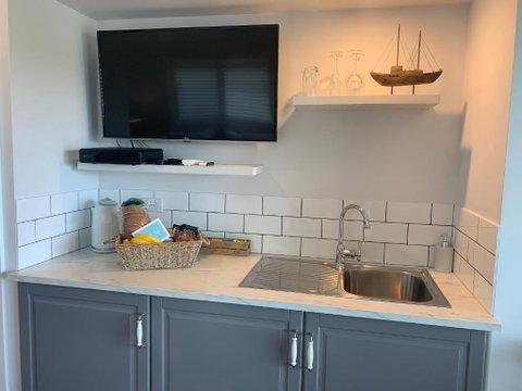 B & B On The Water - Lennox Head Accommodation 2