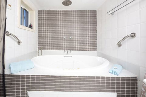 La Casa - Lennox Head Accommodation 6