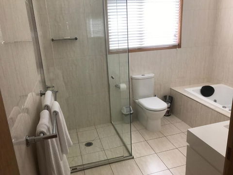 Lakeside Chalet & Studio - Lennox Head Accommodation 3