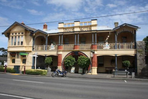 Mickey Bourke's Koroit Hotel - Lennox Head Accommodation 0