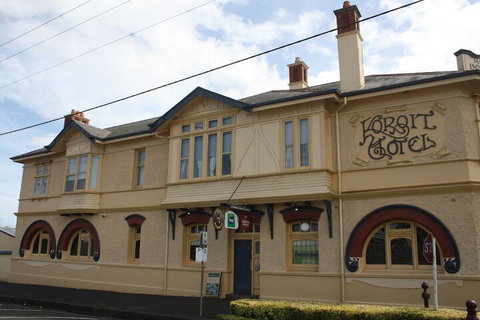 Mickey Bourke's Koroit Hotel - Lennox Head Accommodation 3