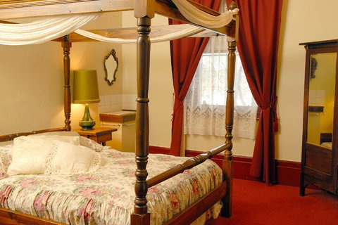 Mickey Bourke's Koroit Hotel - Lennox Head Accommodation 7