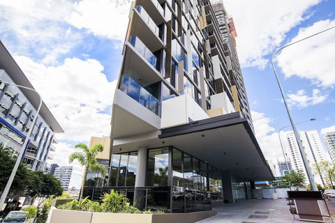 Arise Brisbane One - Lennox Head Accommodation 1