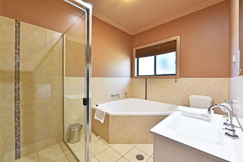 Ironstone Estate - Lennox Head Accommodation 2