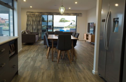 Ulverstone Waterfront Apartments - Lennox Head Accommodation 6