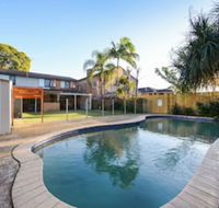 HomeHotel 4 Bedroom  Homeoffice with Nice Pool - Lennox Head Accommodation