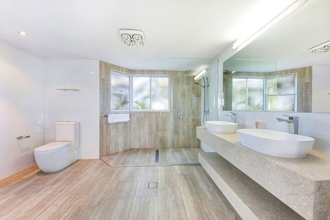 Panoramic And Ocean Views - Lennox Head Accommodation 6