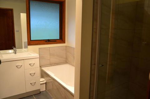 1 School Road Wandiligong - Lennox Head Accommodation 4