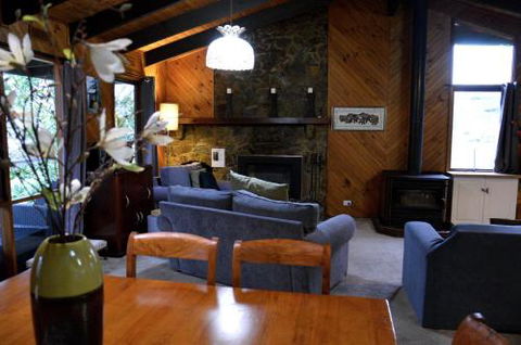 1 School Road Wandiligong - Lennox Head Accommodation 3