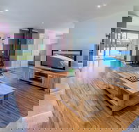 Loch Retreat 550m TO Town - Lennox Head Accommodation