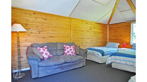 MY Fair Lady External Bathroom PET Friendly - Lennox Head Accommodation 3